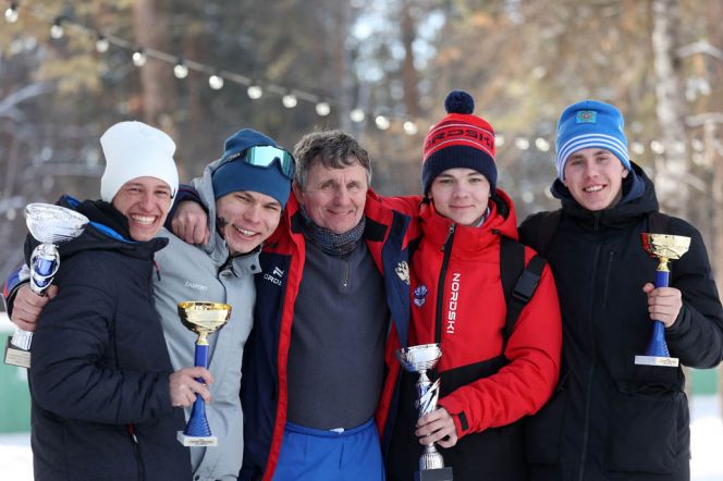 В мужской эстафете среди вузов сильнее всех оказались студенты АлтГПУ. Фото: Андрей Каспришин