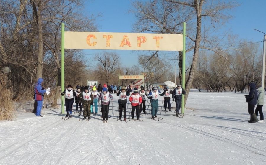 В Рубцовске провели традиционный массовый старт «Ретро лыжня-2022»