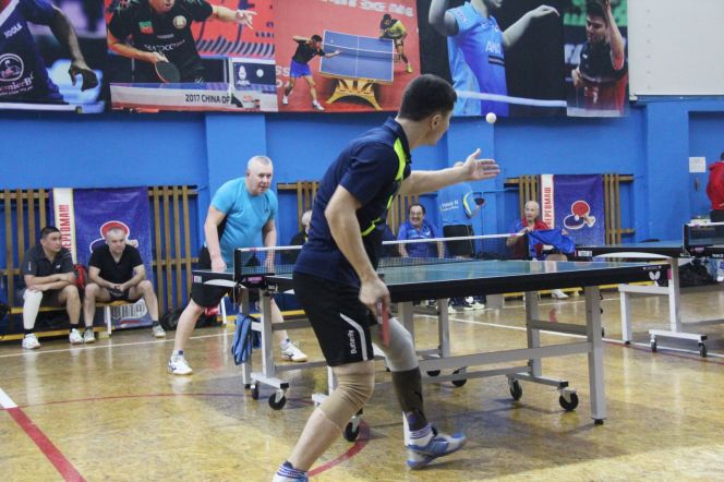 Ветераны укрепляют дружеские связи. В Барнауле состоялась матчевая встреча теннисистов краевого центра и Республики Алтай