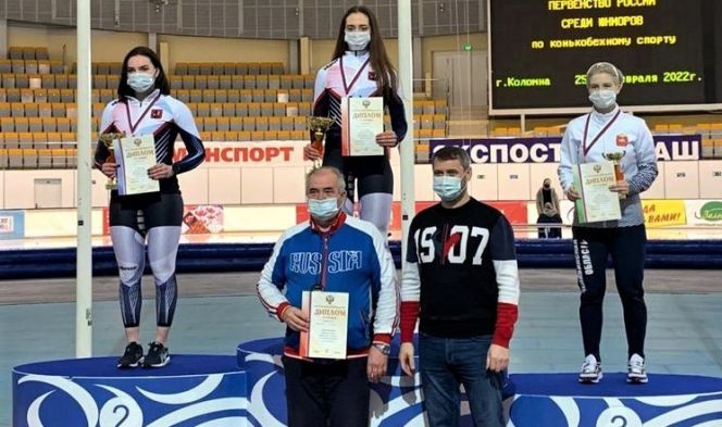 Алиса Беккер выиграла юниорское первенство России на дистанции 3000 метров 