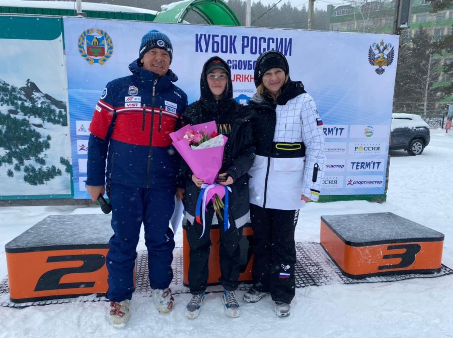В  церемонии награждения победителей и призеров приняла участие первый вице-президент Федерации сноуборда России Наталья Подоровская