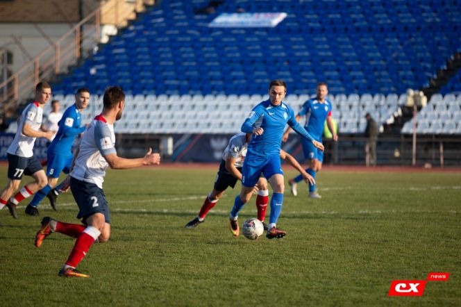 С мячом Виктор Липин. Фото: Владимир Мартынов/CX News