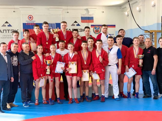 В Барнауле завершились соревнования по самбо среди юношей и девушек 14-16 лет XLII краевой спартакиады спортивных школ