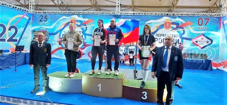 Аполлинария Голикова на третьей ступени пьедестала почета