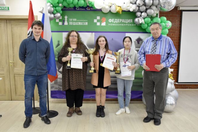 Виктория Лоскутова третий год подряд выигрывает чемпионат Сибири. Фото: Федерация шахмат Новосибирской области