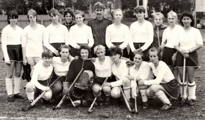 Алексей Игонин с женской командой "Коммунальщик", вторая половина 80-х годов