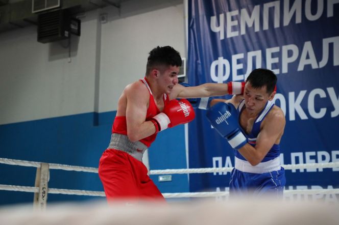 На чемпионате Сибири в Омске алтайские боксеры выиграли пять медалей 