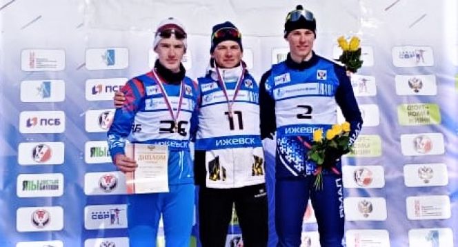 Леонид Кульгускин (№36) выиграл гонку первенства страны с огромным отрывом в четыре минуты