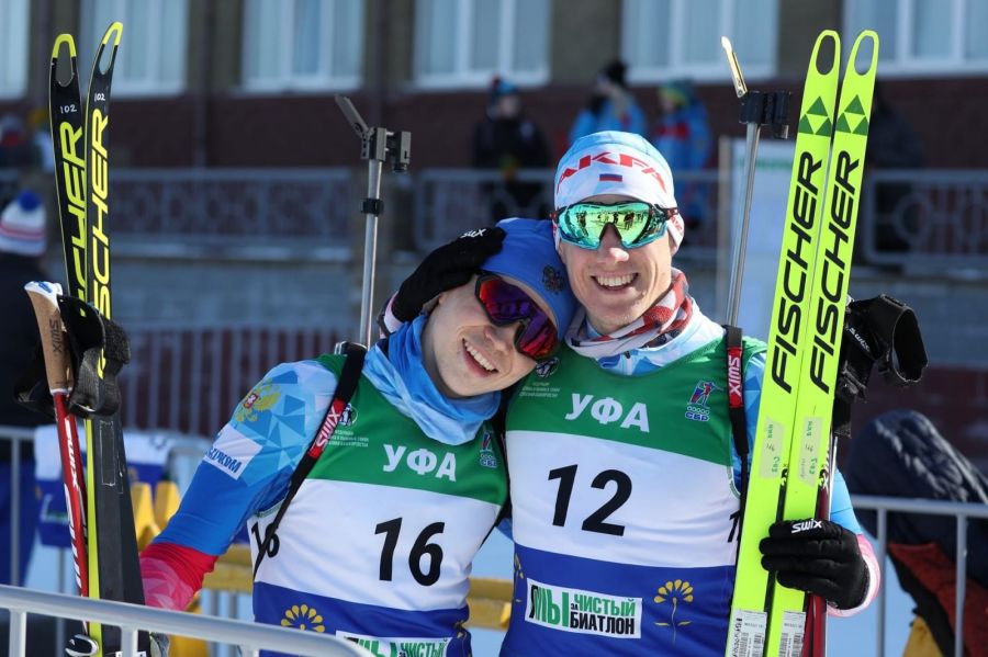 Даниил Серохвостов (слева) и Эдуард Латыпов после масс-старта на чемпионате России в Уфе. Фото: СБР