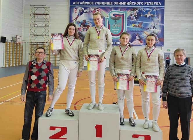 В Барнауле завершился чемпионат края по фехтованию на саблях