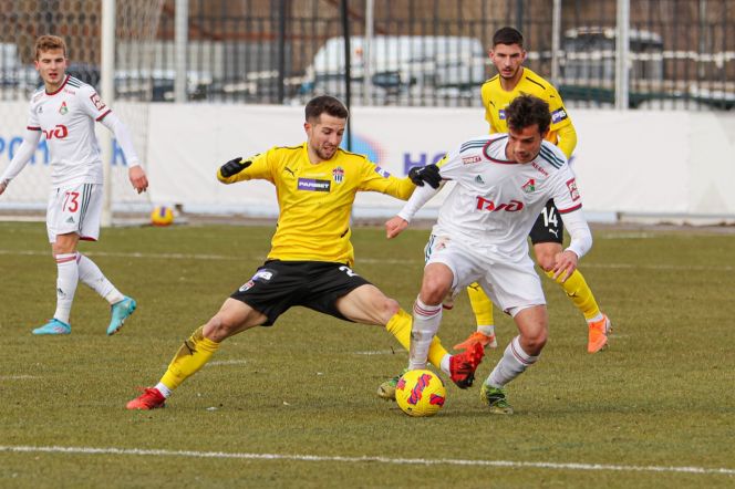 Воспитанник алтайского футбола Артём Карпукас дебютировал за московский «Локомотив»