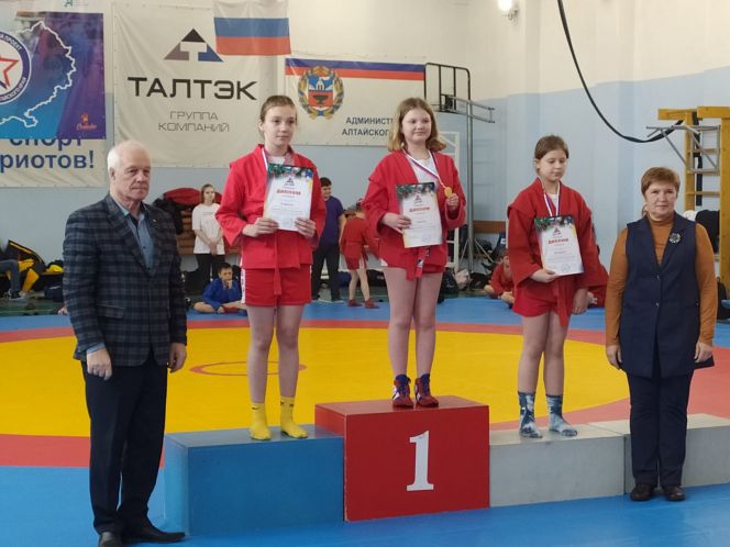 В Барнауле прошло региональное  первенство среди школьных спортклубов и команд-участниц проекта "Самбо в школы Алтайского края"