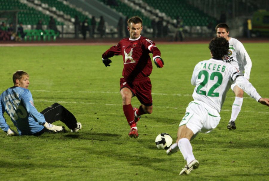 В "Кубани" Карюкин играл против нынешнего тренера "Зенита" Сергея Семака, который тогда блистал в "Рубине" у Курбана Бердыева