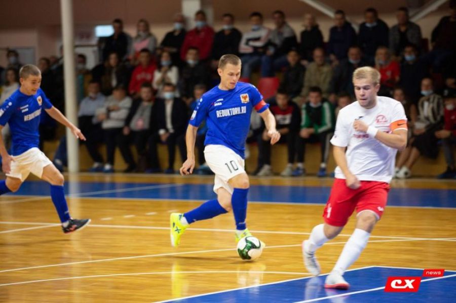 С мячом капитан "АлтПолитеха" Сергей Борисов