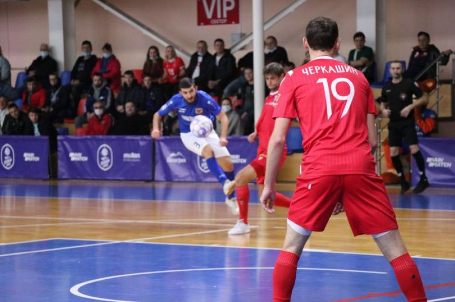 Удар наносит один из ключевых игроков "АлтПолитеха" в сезоне 2021/2022 Рафик Багдасарян