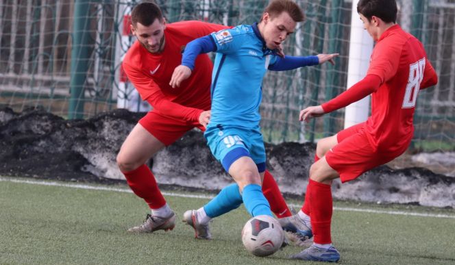 В апреле 2021 года юбилейный, XX турнир памяти Василия Фомичёва завершился победой «молодёжки» красноярского «Енисея». Фрагмент финала "Енисей-М" - "Новосибирск-М". Фото: "Алтайский спорт"