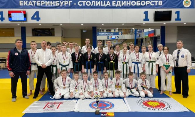 На Всероссийских соревнованиях по кобудо спортсмены Алтайского края стали вторыми в командном зачёте