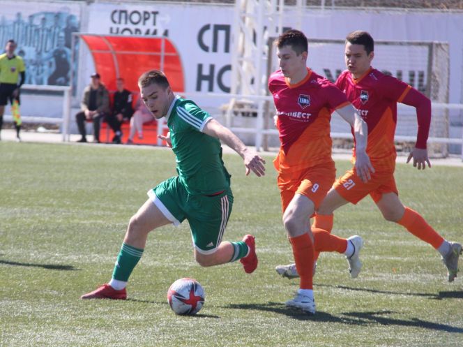 14 апреля. Фрагменты матча "Темп" - "Томь-М" (0:3). Фото: Александр Чёрный/"Алтайский спорт"