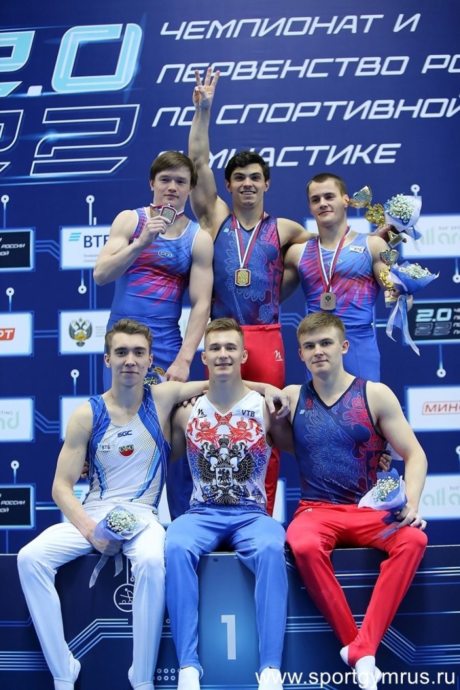 Шестерка сильнейших гимнастов России по результатам многоборья. Сергей Найдин сидит крайний слева. Фото: Федерация спортивной гимнастики России
