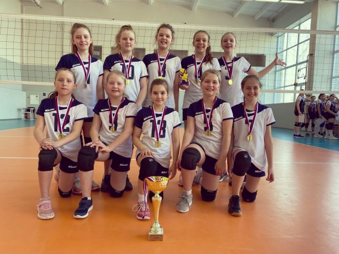 Волейболистки СШОР Новоалтайска