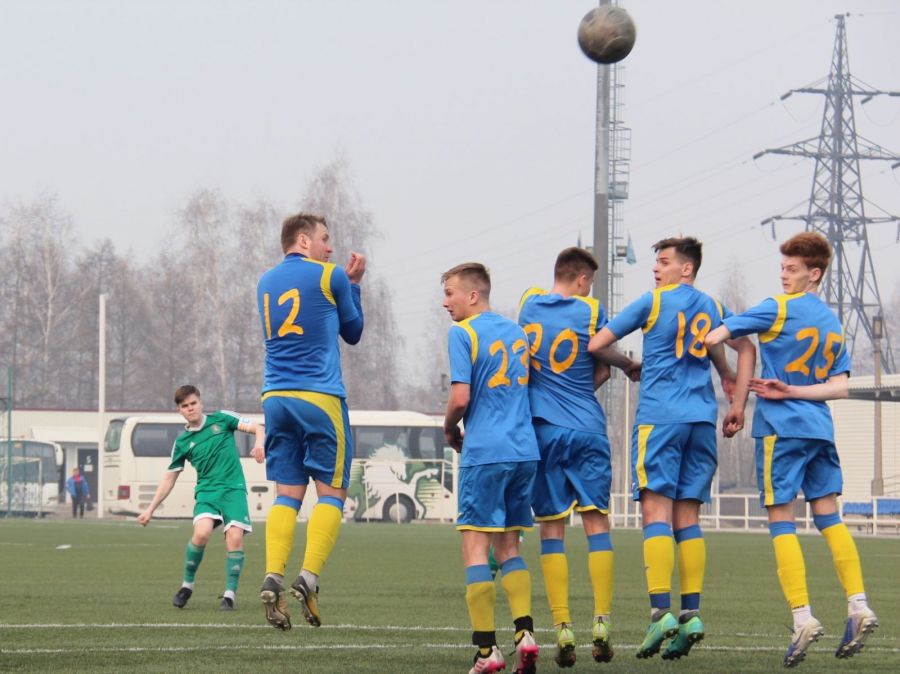 Фрагменты матча "Томь-М" (Томск) - "Строитель" (Бийск). Фото: Александр Чёрный/"Алтайский спорт"