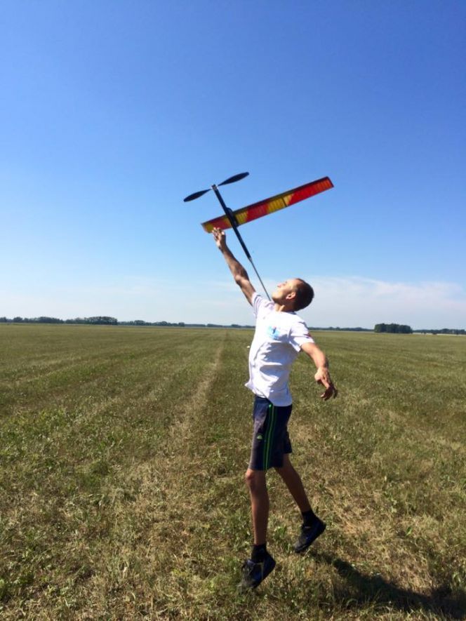 В Зональном районе прошел открытый чемпионат края по авиамодельному спорту в классе свободнолетающих моделей.