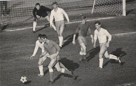 Учился играть у Брыкина