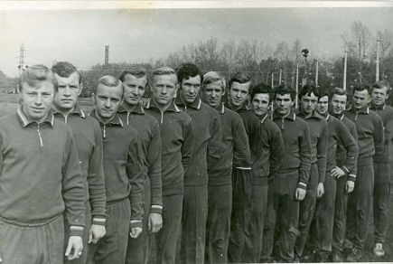 Учился играть у Брыкина