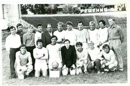 Учился играть у Брыкина