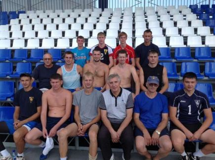 Волейбольная команда "Университет" вышла из отпуска.