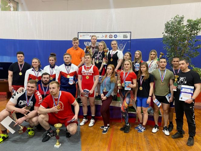 На чемпионате и первенстве Сибири по жиму и жиму классическому алтайские атлеты завоевали 14 личных медалей и шесть раз стали призерами в командном зачёте