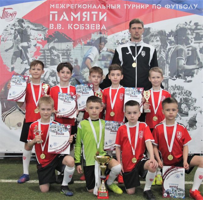 Победителем турнира памяти Владимира Кобзева стала команда "Ермак" из Томска