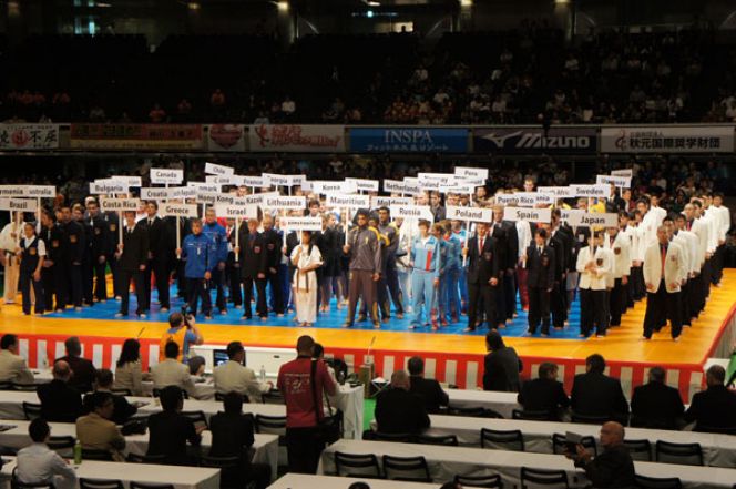 Президент Алтайской краевой федерации шинкиокушинкай каратэ Ярослав Расов сдал в Японии экзамен на третий дан и стал сэнсэем.