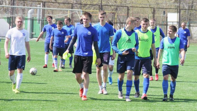 Футболисты барнаульского «Динамо» отправились на выездные игры по маршруту Пермь-Тюмень