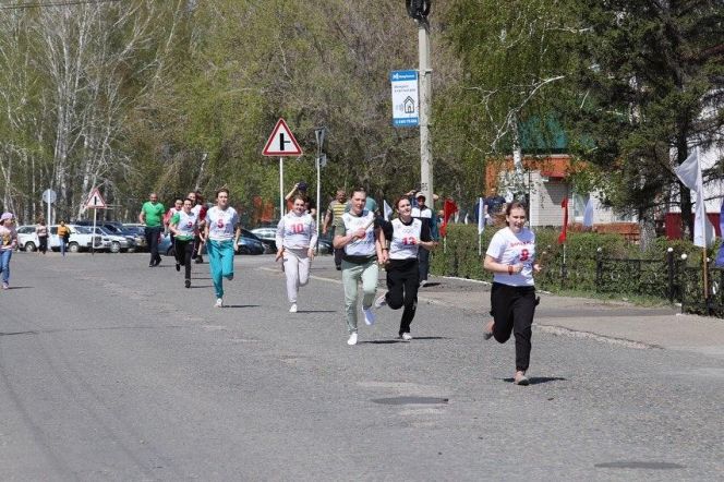 В Завьялово прошла легкоатлетическая эстафета «Кольцо Победы»