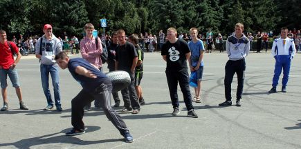 Праздник под кольцом