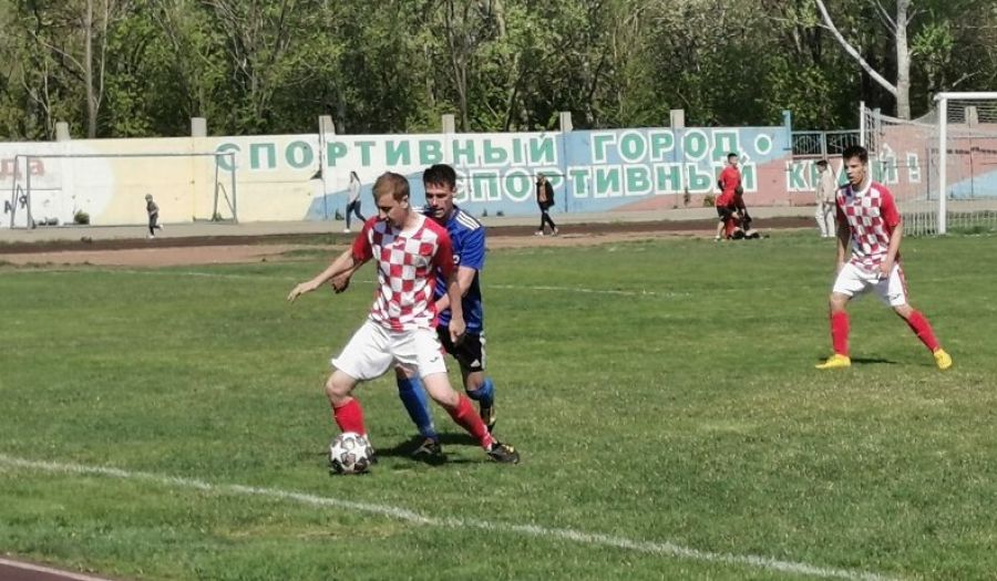 Фрагмент матча "Торпедо" - "Полимер". Фото: газета "Местное время"
