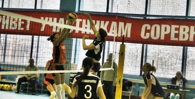 Женская команда Алтайского госуниверситета – бронзовый призёр Кубка Сибири, проходившего под эгидой Студенческой волейбольной лиги.