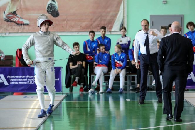 Кирилл Шаповалов (на переднем плане) выполнил в Арзамасе мастерский норматив. Фото: Федерация фехтования России