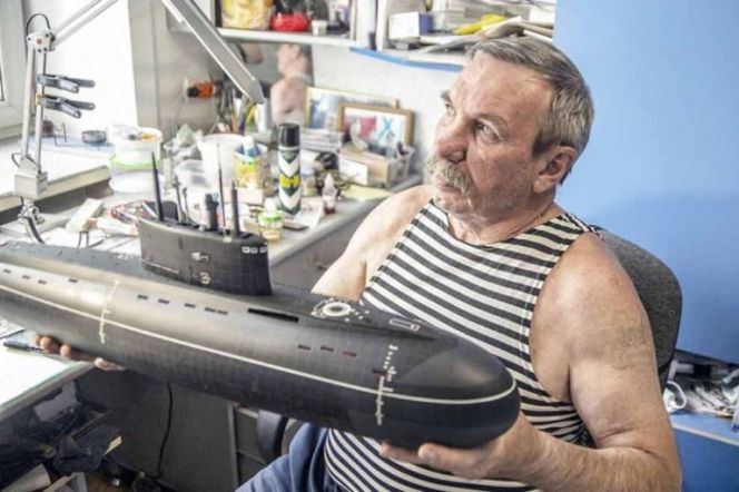 Валерий Шишкин - серебряный призёр Кубка России по судомодельному спорту в классе копийных моделей подводных лодок. Фото: "Наш Бийск"