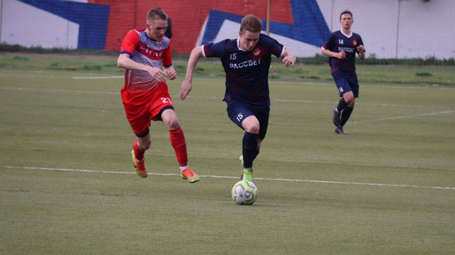 Фрагменты матча "Алтай" - "Рассвет". Фото: Александр Чёрный/"Алтайский спорт"