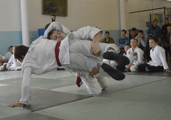 В оздоровительном центре "Кристалл" завершились VIII краевая военно-спортивная смена "Гвардеец" и IV краевой фестиваль детского спорта.