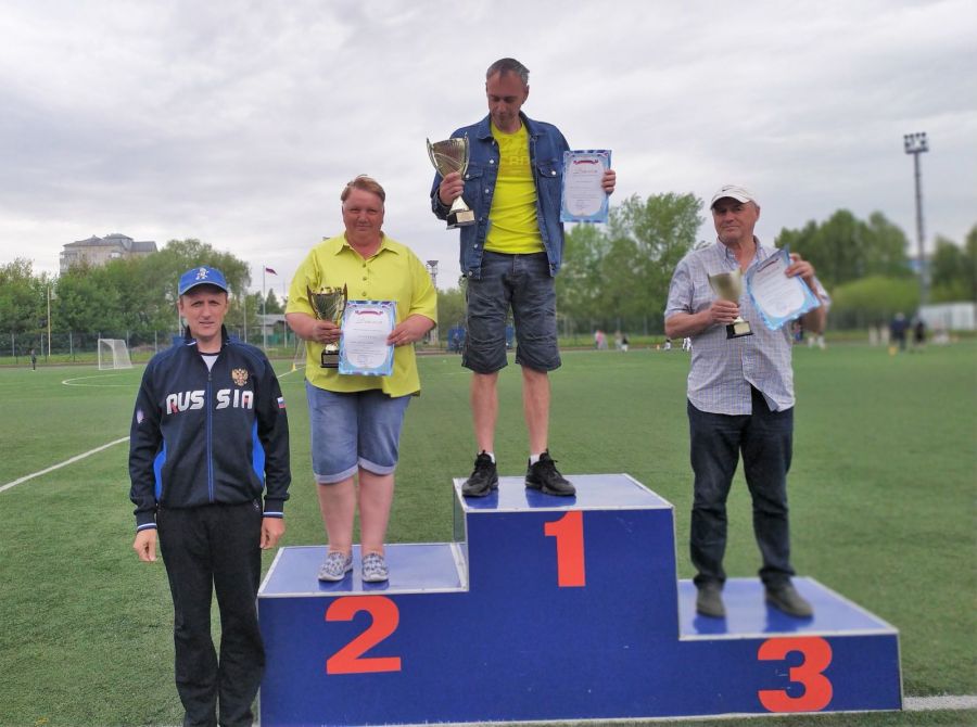 Фото Краевой СШОР. Призовой пьедестал командного первенства спортшкол среди юношей. На подиуме руководители отличившихся команд. Фото: Краевая СШОР. 