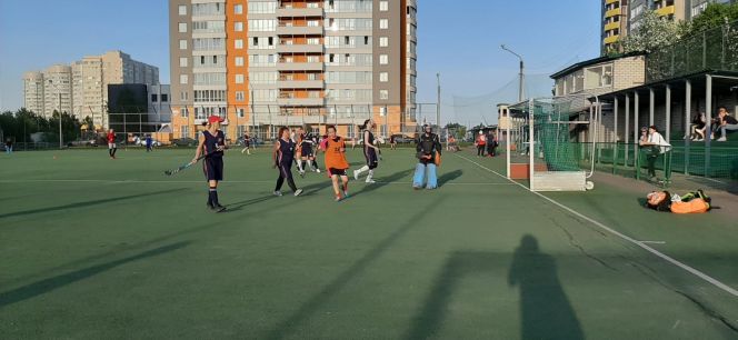 Стартовал любительский чемпионат Барнаула по хоккею на траве