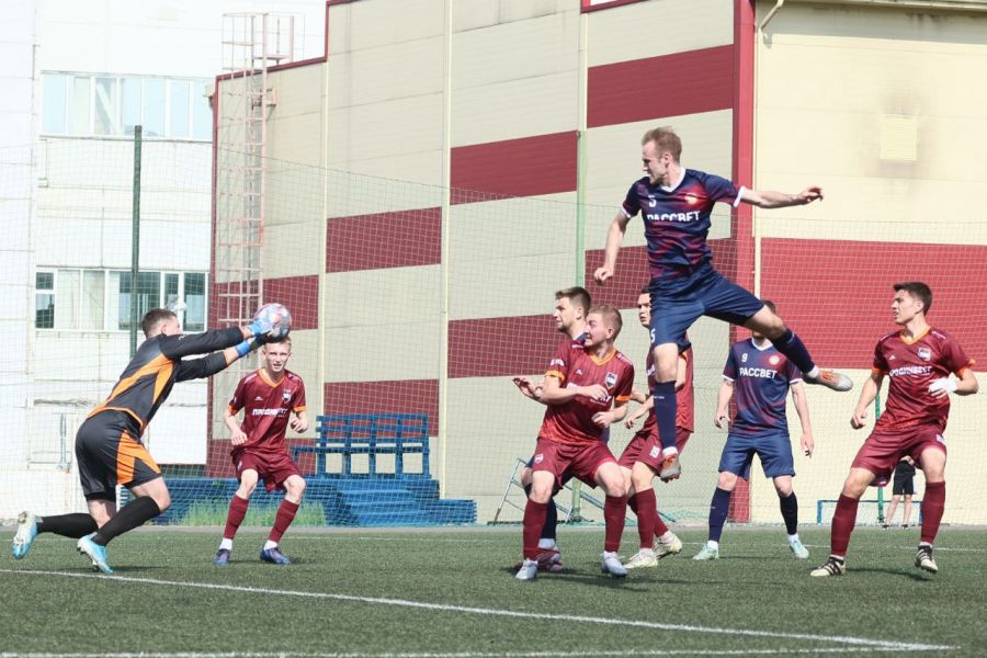 Фрагменты матча "Рассвет" - "Темп". Фото: Дмитрий Шабалин