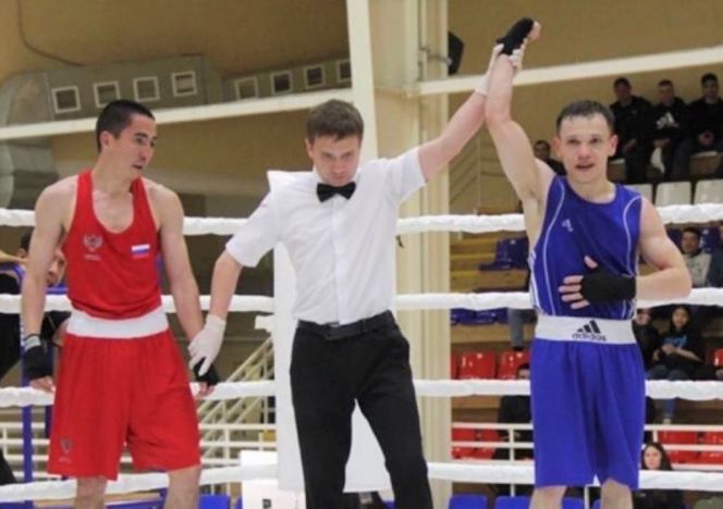 На фото победитель всероссийских соревнований на призы РФСО «Спартак» Николай Солдатов (в синей форме)