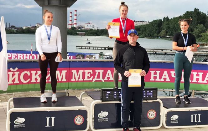 София Штиль и ее тренер Михаил Волков на церемонии награждения