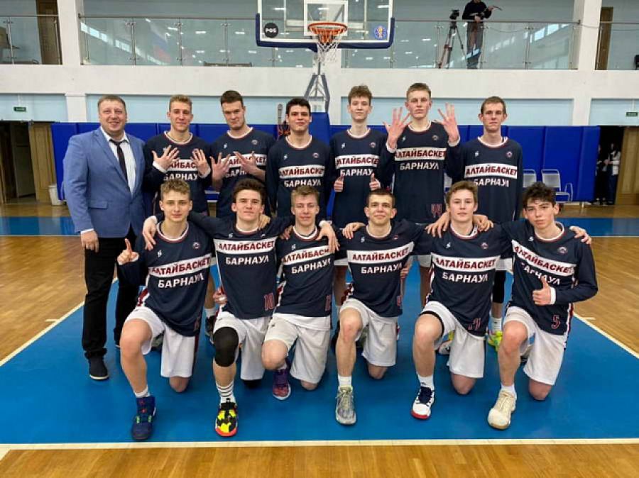 Баскетболисты — штучный товар: секрет тренера, чьи воспитанники показывают лучший результат в истории школы «АлтайБаскет»