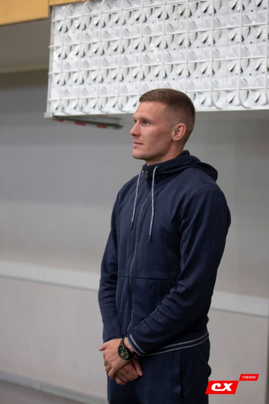 Посмотреть футбол пришёл игрок "Тюмени" Антон Кобялко. Фото: Владимир Мартынов