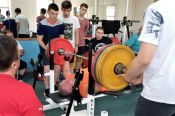 В барнаульском физкультурно-оздоровительном клубе инвалидов  "Патриот" прошли очередные соревнования по пауэрлифтингу 